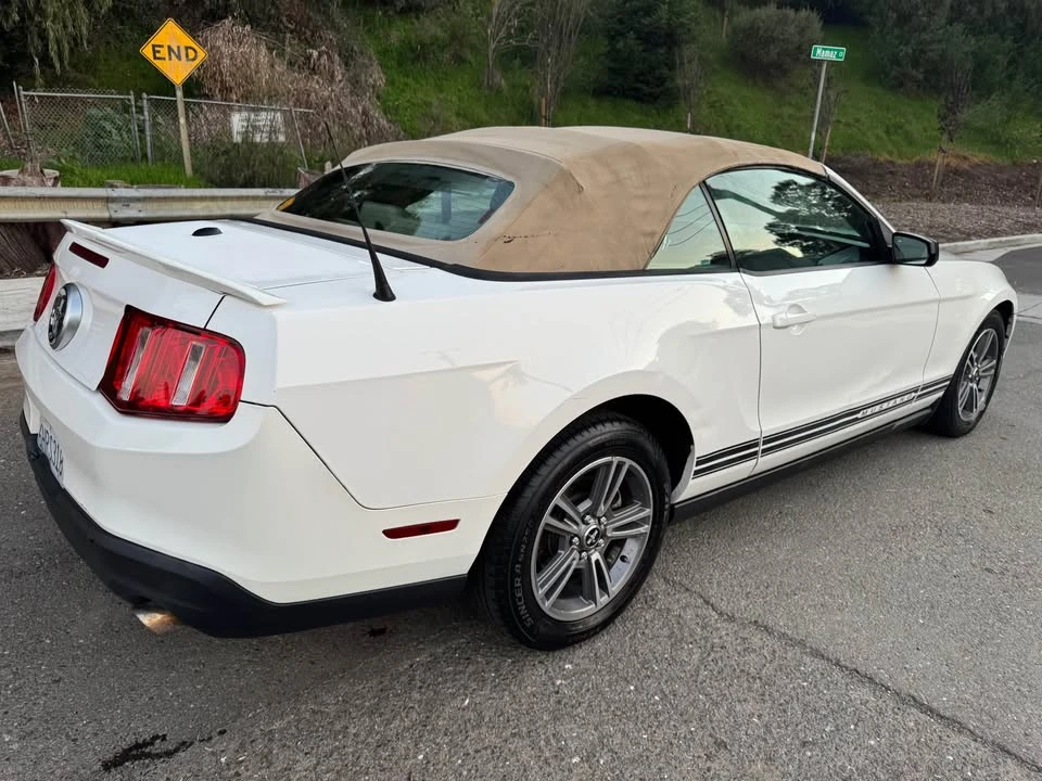 2010 Ford S197 Mustang - Image 2 of 8