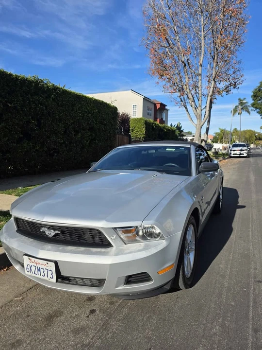 2010 Ford S197 Mustang - Image 2 of 9