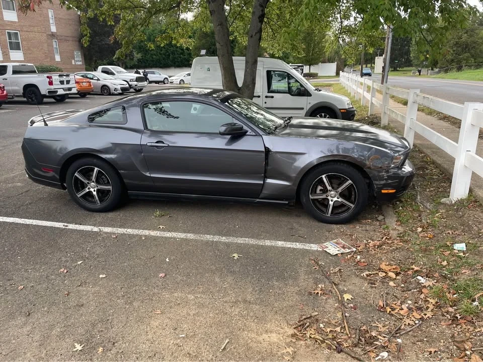 2010 Ford S197 Mustang - Image 2 of 5