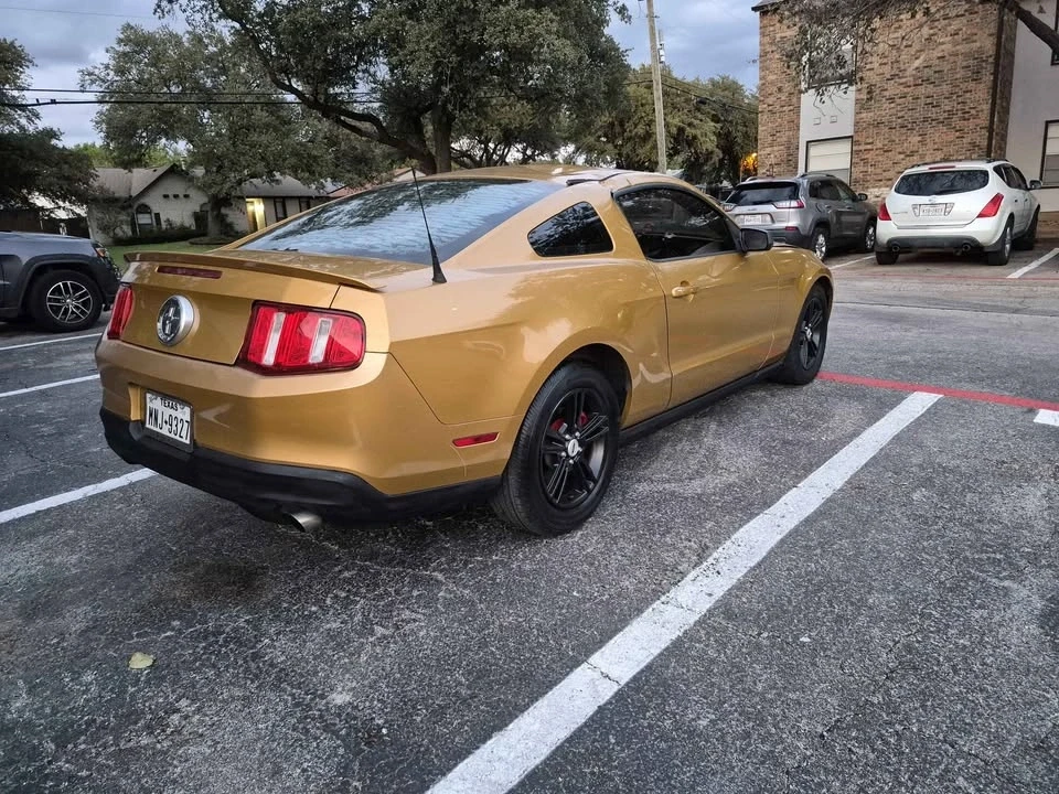 2010 Ford S197 Mustang - Image 3 of 8
