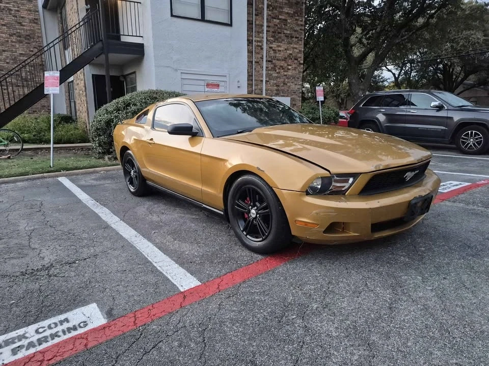 2010 Ford S197 Mustang - Image 2 of 8
