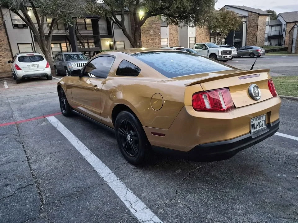 2010 Ford S197 Mustang - Image 5 of 8