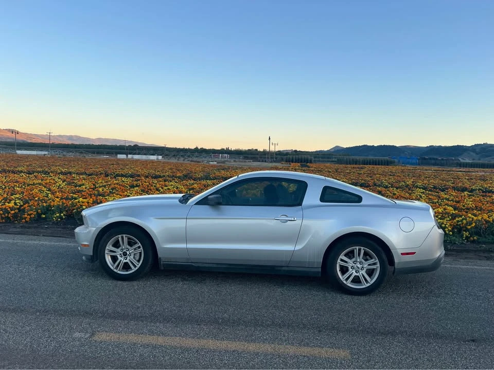 2010 Ford S197 Mustang - Image 2 of 11