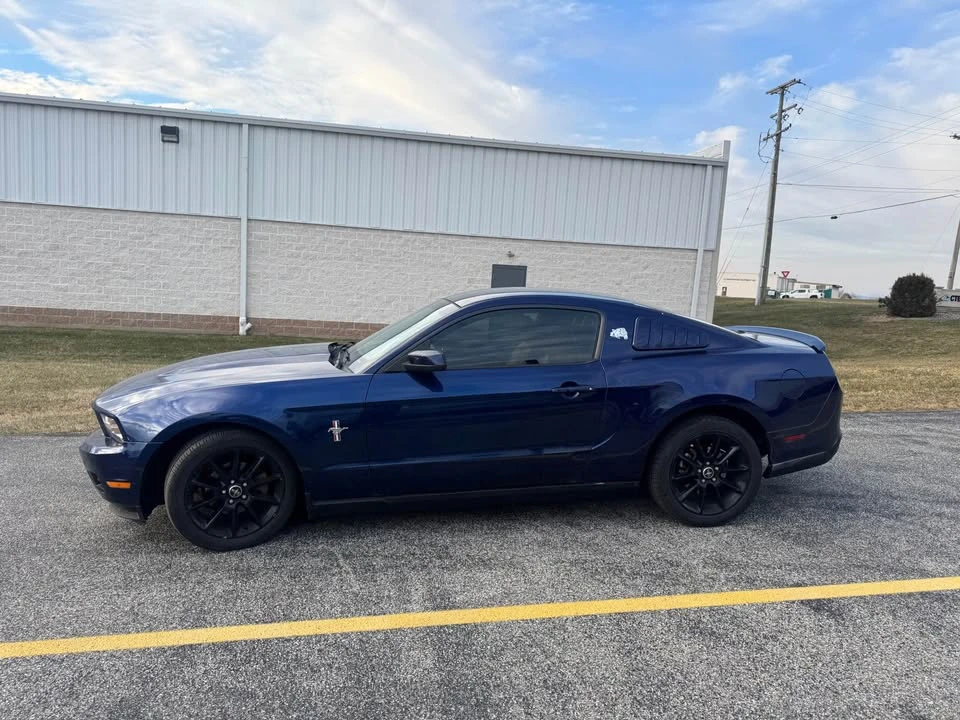 2010 Ford S197 Mustang - Image 2 of 11