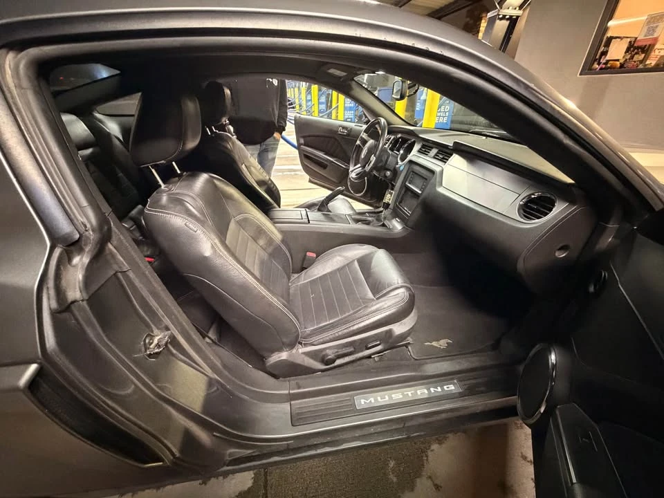 2010 Ford S197 Mustang - Image 6 of 7