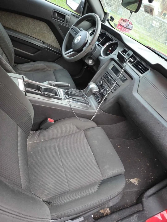 2010 Ford S197 Mustang - Image 9 of 16