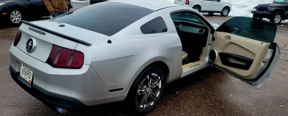 2010 Ford S197 Mustang - Image 16 of 17