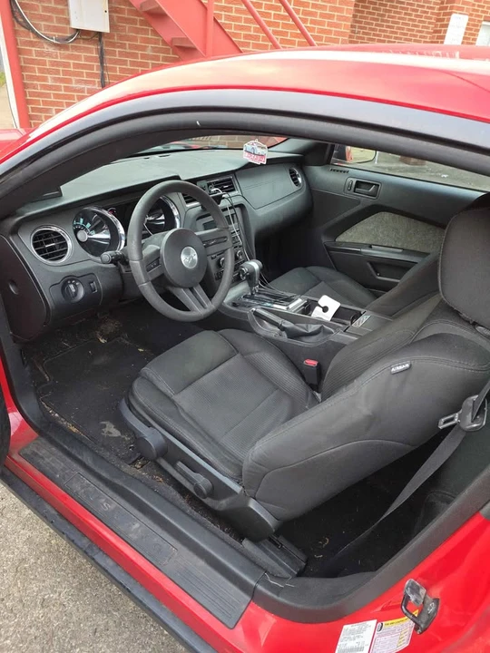 2010 Ford S197 Mustang - Image 10 of 16