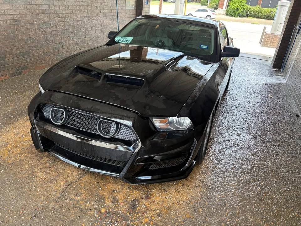 2010 Ford S197 Mustang - Image 2 of 4