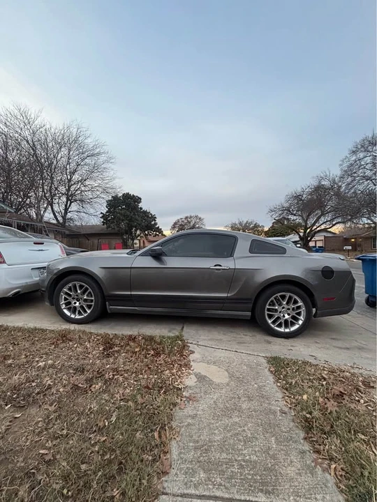 2010 Ford S197 Mustang - Image 2 of 8