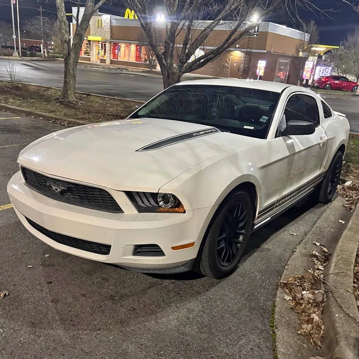 2010 Ford S197 Mustang - Image 2 of 6