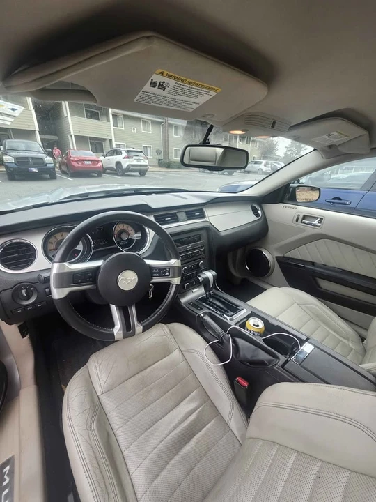 2010 Ford S197 Mustang - Image 2 of 7
