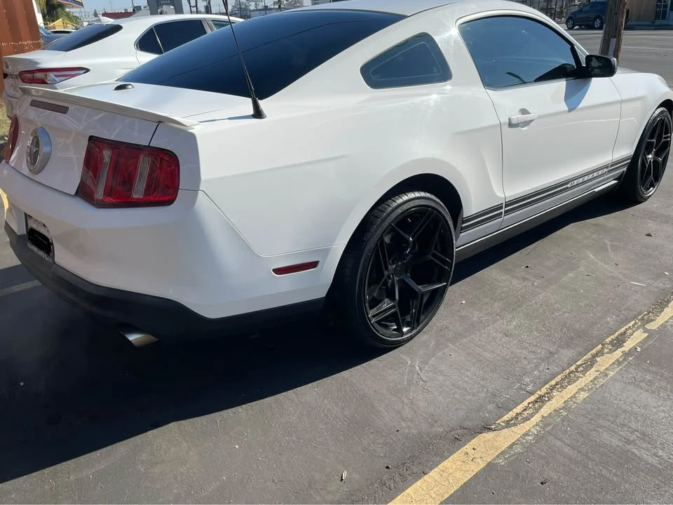 2010 Ford S197 Mustang - Image 4 of 10