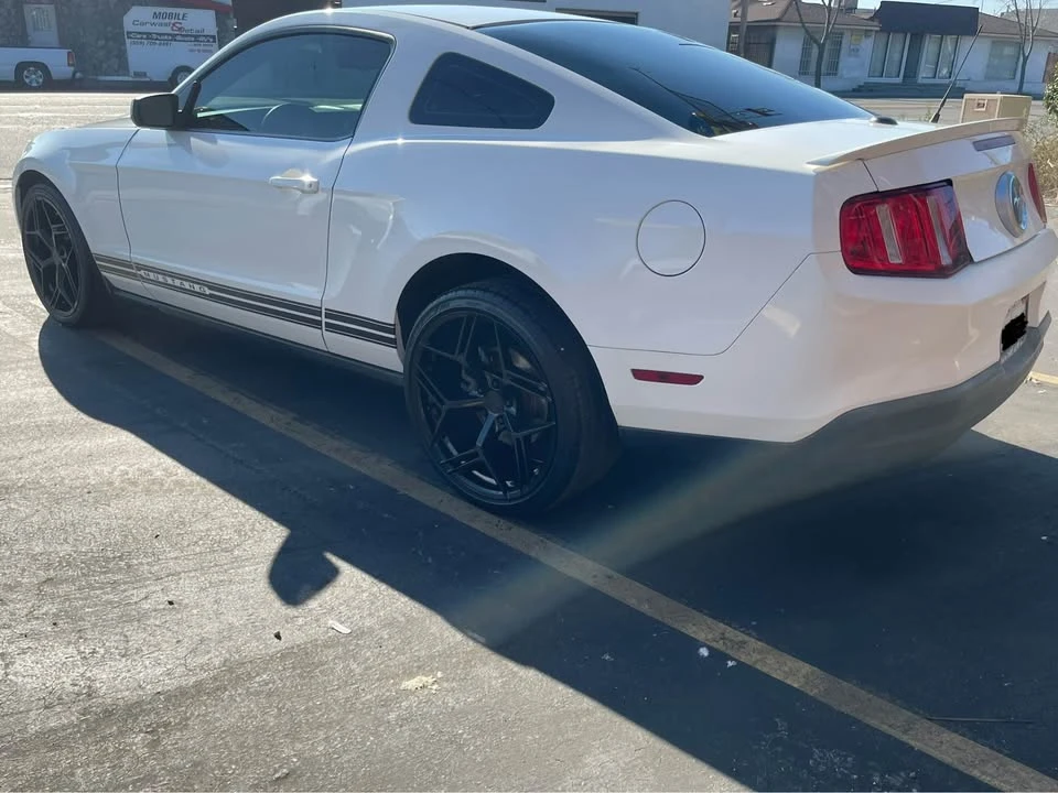 2010 Ford S197 Mustang - Image 3 of 10