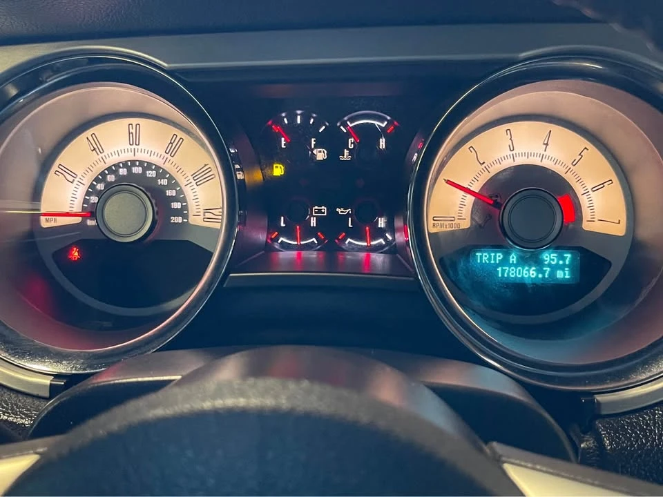 2010 Ford S197 Mustang - Image 7 of 10