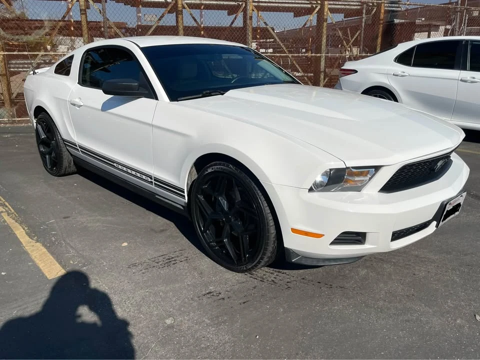 2010 Ford S197 Mustang - Image 5 of 10