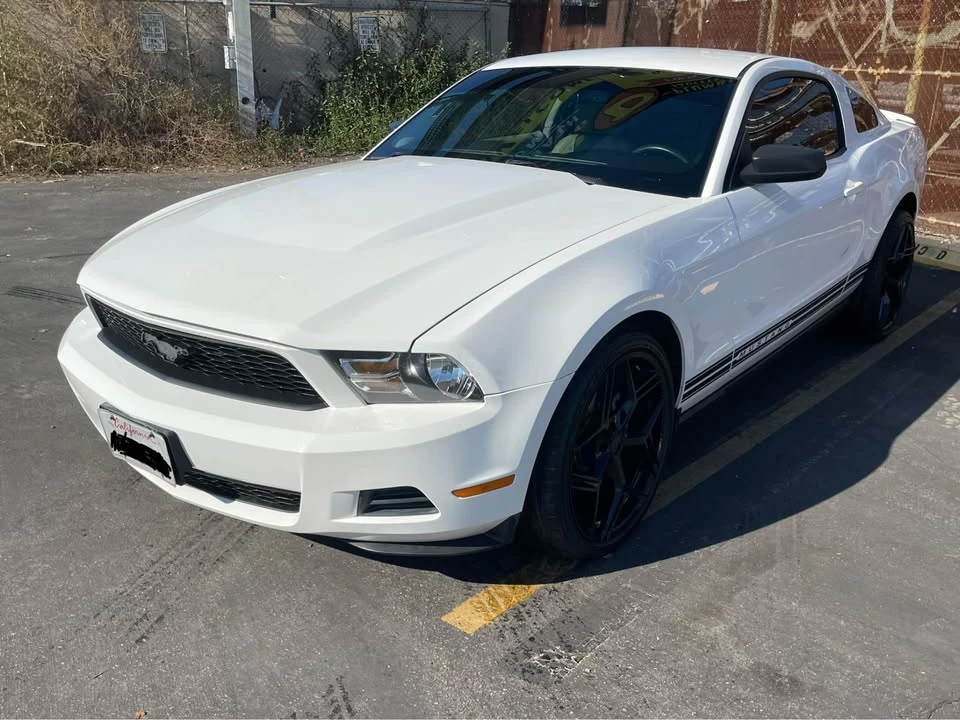 2010 Ford S197 Mustang - Image 2 of 10