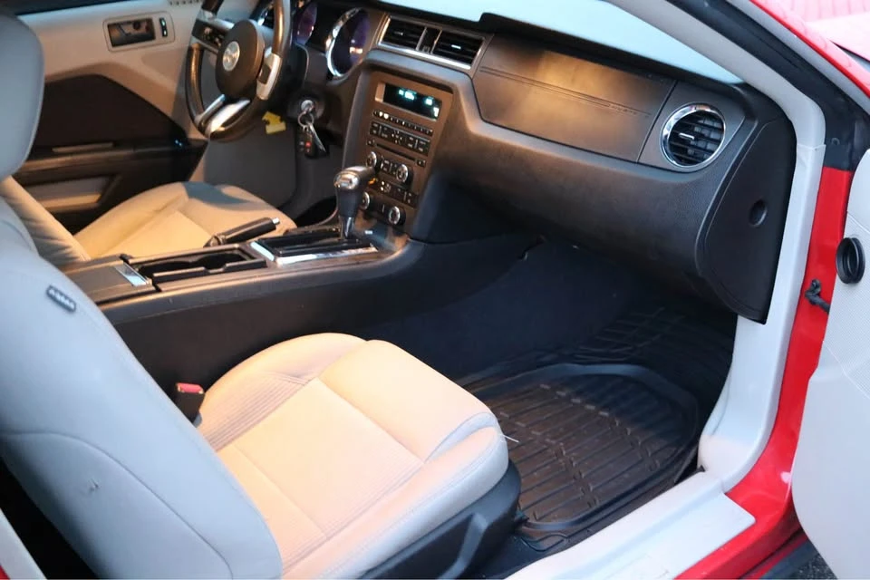 2010 Ford S197 Mustang - Image 11 of 12