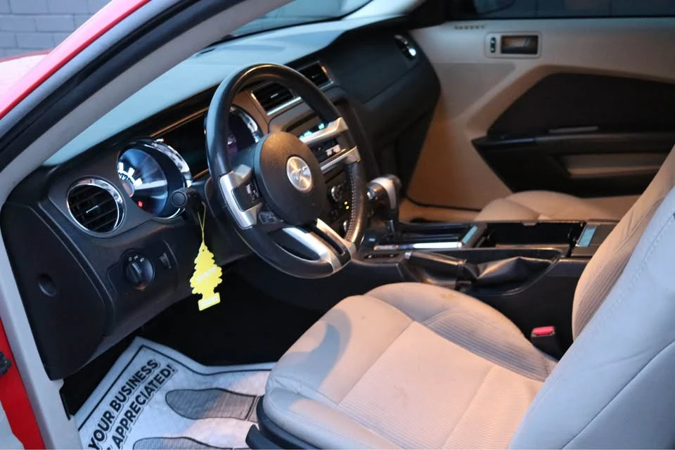 2010 Ford S197 Mustang - Image 9 of 12