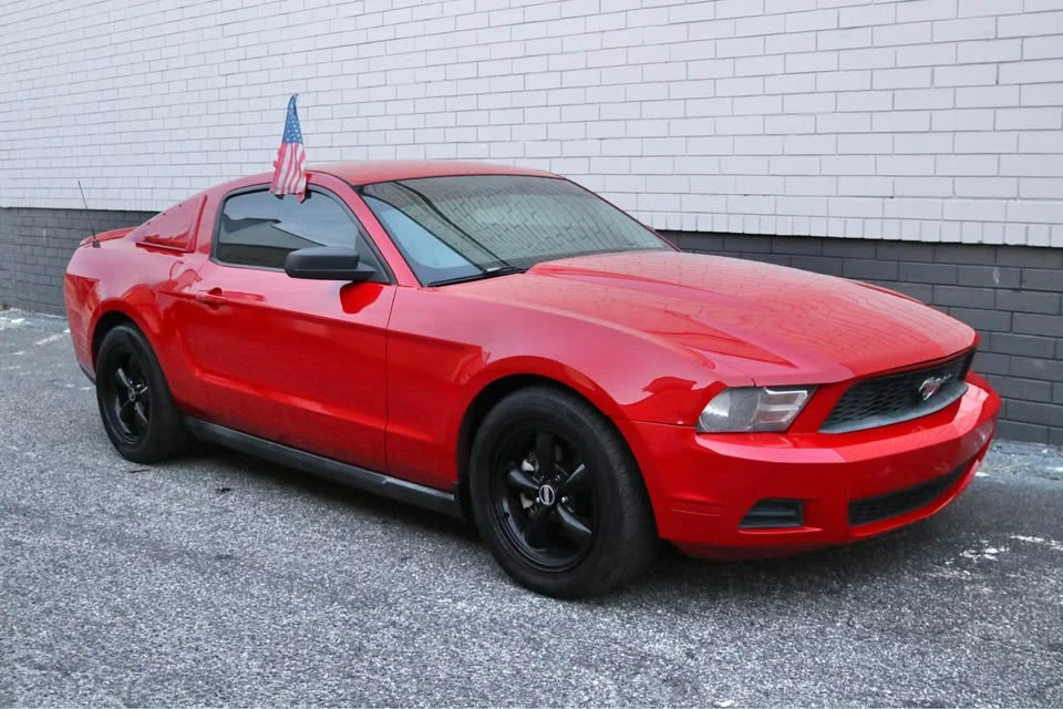 2010 Ford S197 Mustang - Image 8 of 12