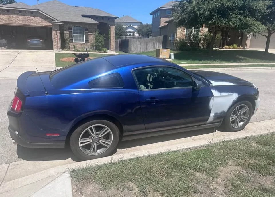 2010 Ford S197 Mustang - Image 5 of 14