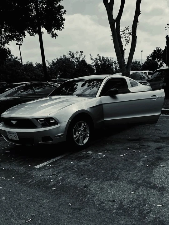 2010 Ford S197 Mustang - Image 2 of 5