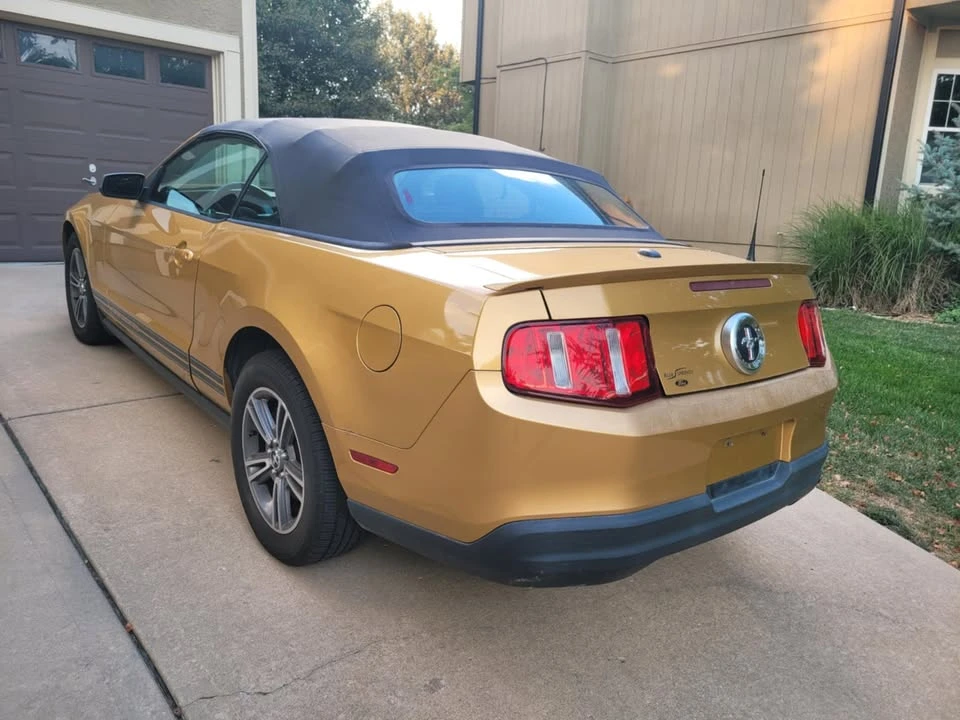 2010 Ford S197 Mustang - Image 6 of 18