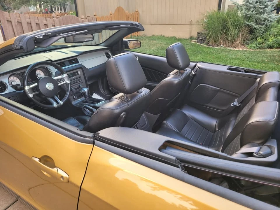 2010 Ford S197 Mustang - Image 10 of 18
