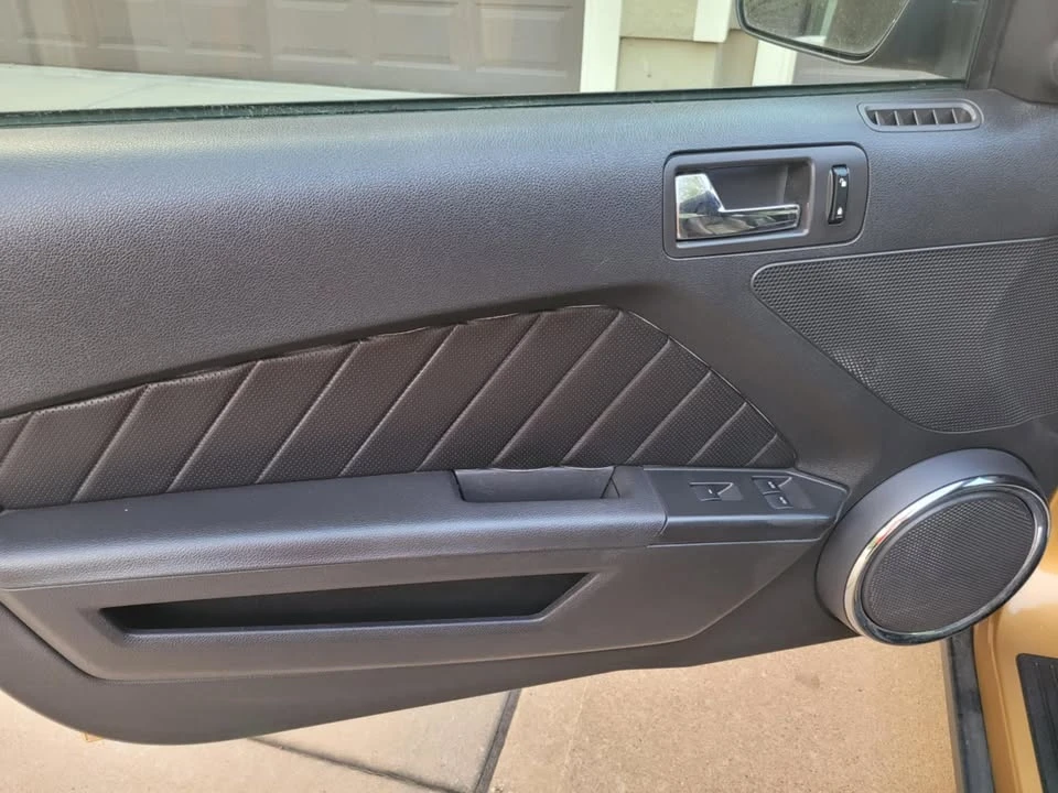 2010 Ford S197 Mustang - Image 15 of 18