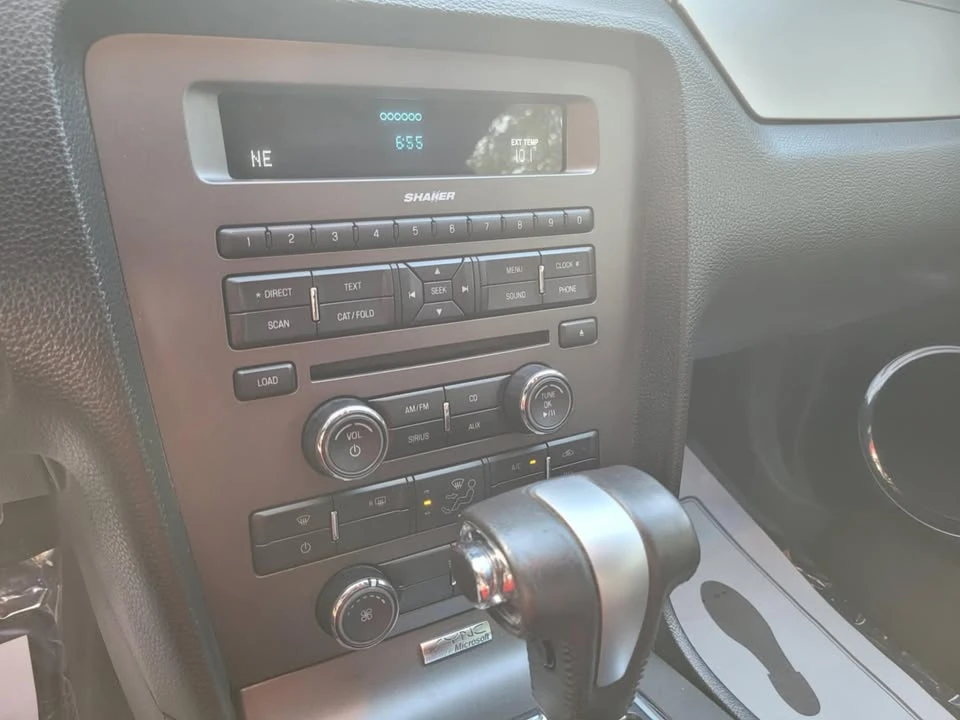 2010 Ford S197 Mustang - Image 13 of 18