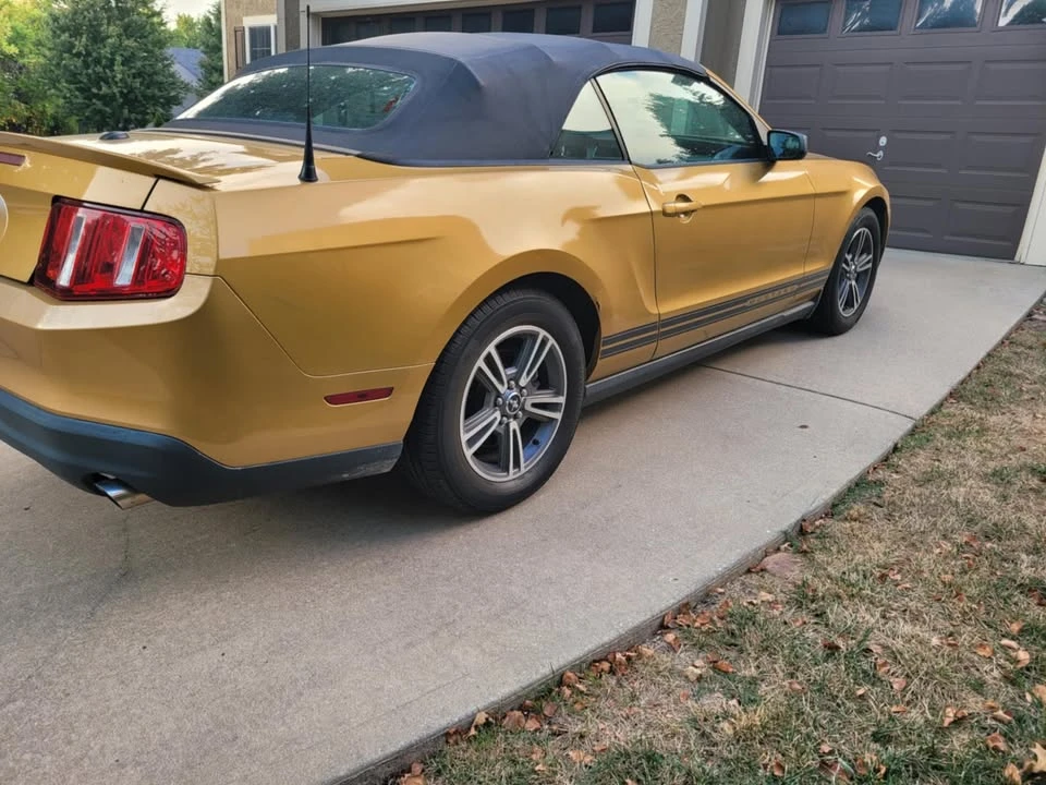 2010 Ford S197 Mustang - Image 7 of 18