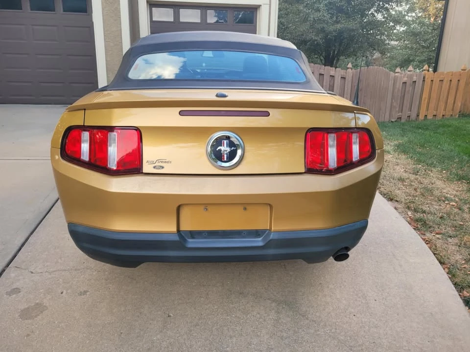 2010 Ford S197 Mustang - Image 8 of 18