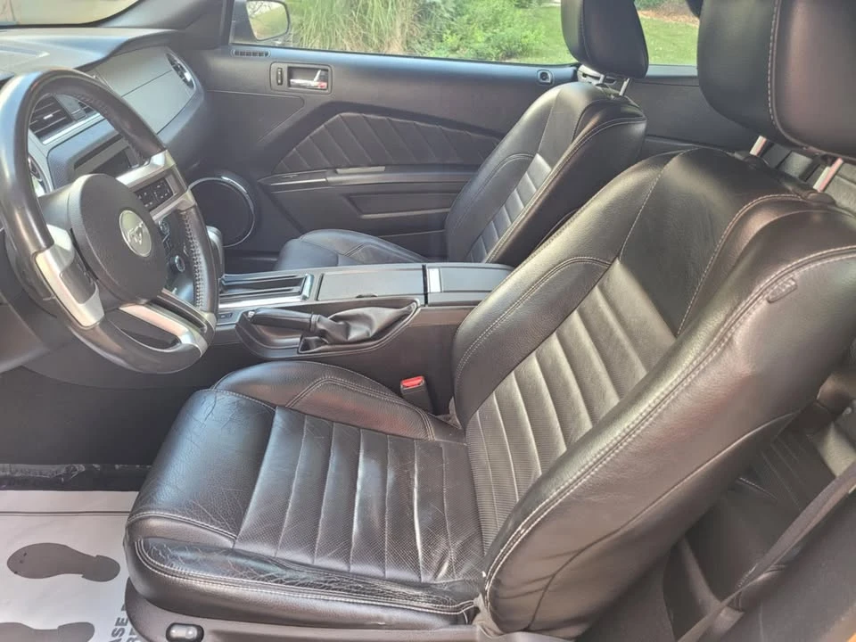 2010 Ford S197 Mustang - Image 11 of 18
