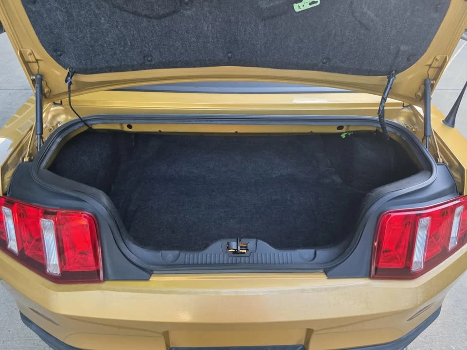 2010 Ford S197 Mustang - Image 8 of 17