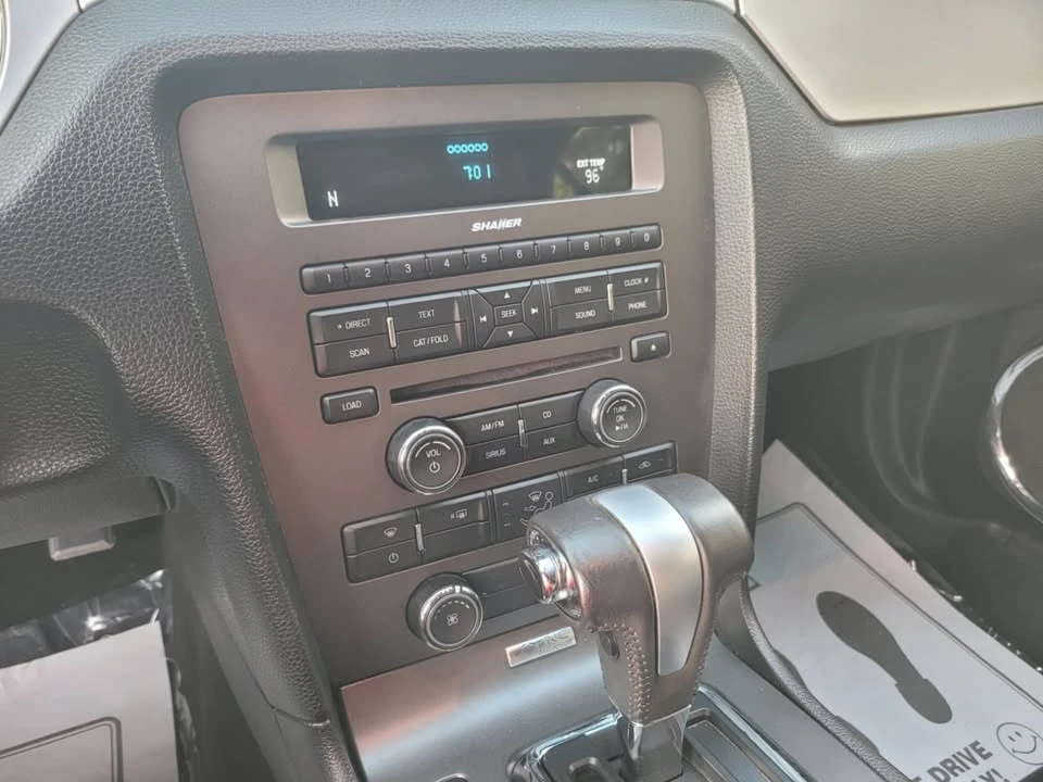 2010 Ford S197 Mustang - Image 13 of 17