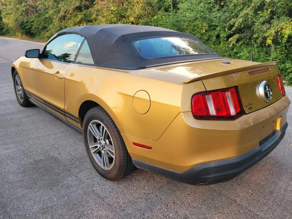 2010 Ford S197 Mustang - Image 6 of 17