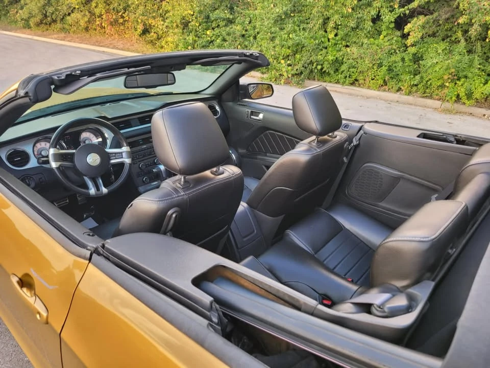 2010 Ford S197 Mustang - Image 9 of 17