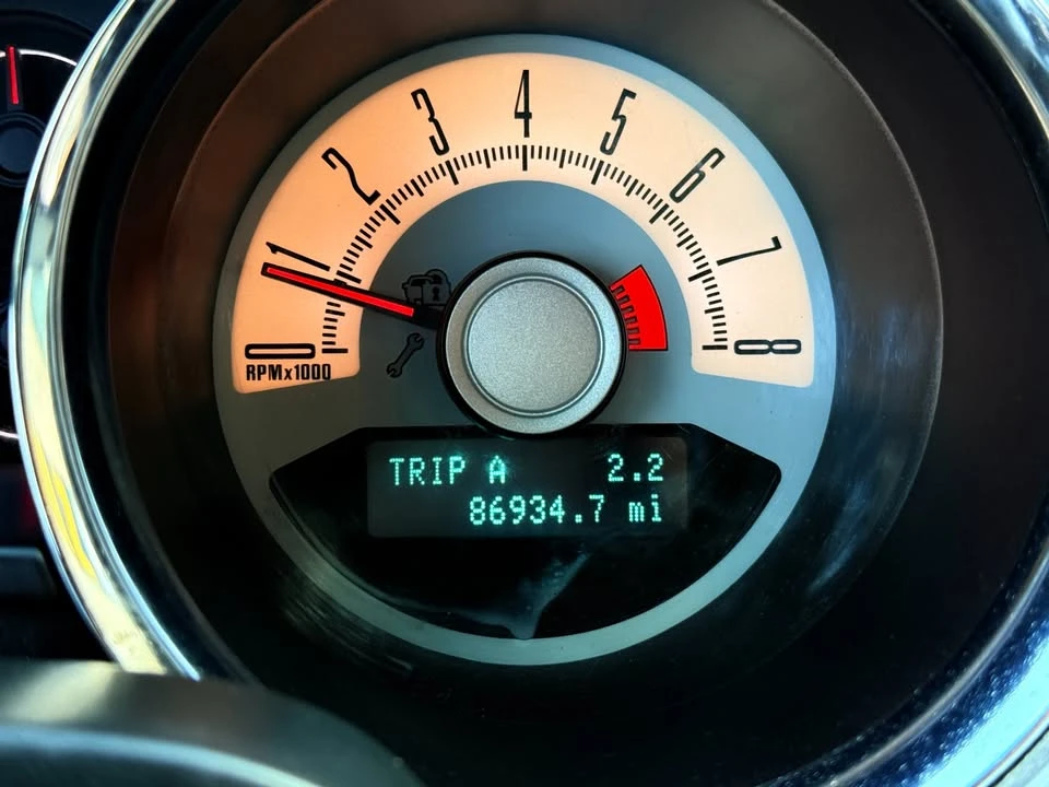 2010 Ford S197 Mustang - Image 13 of 19
