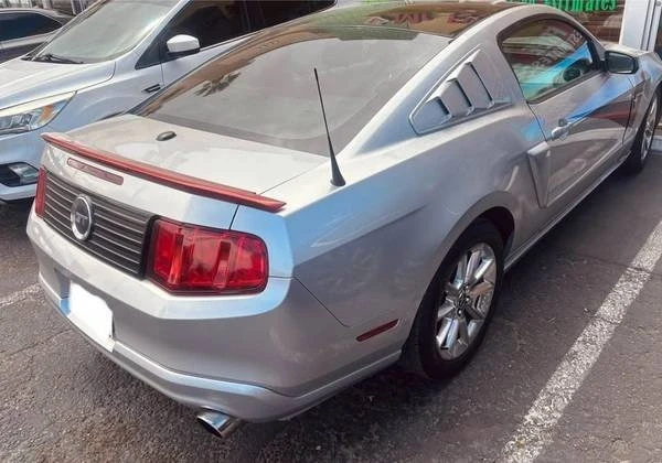 2010 Ford S197 Mustang - Image 2 of 12