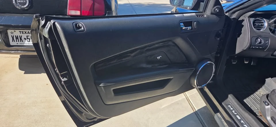 2010 Ford S197 Mustang - Image 2 of 7