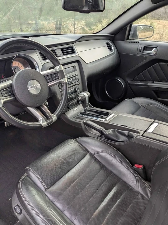 2010 Ford S197 Mustang - Image 7 of 10