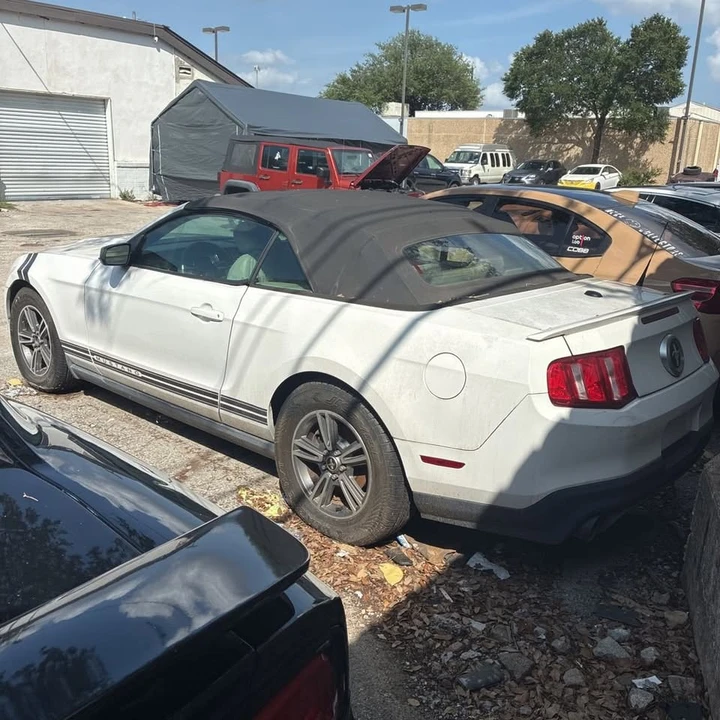 2010 Ford S197 Mustang - Image 3 of 16