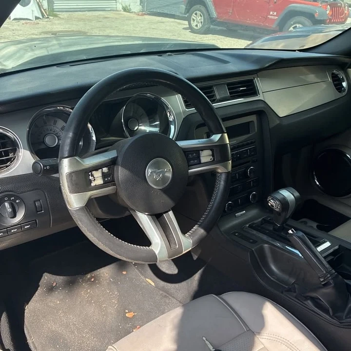 2010 Ford S197 Mustang - Image 13 of 16