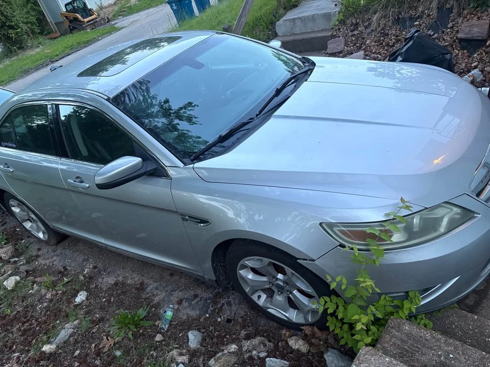 2010 Ford Taurus 6th Gen - Image 3 of 8
