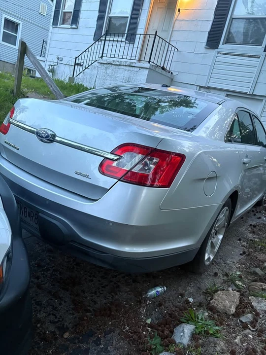 2010 Ford Taurus 6th Gen - Image 4 of 8
