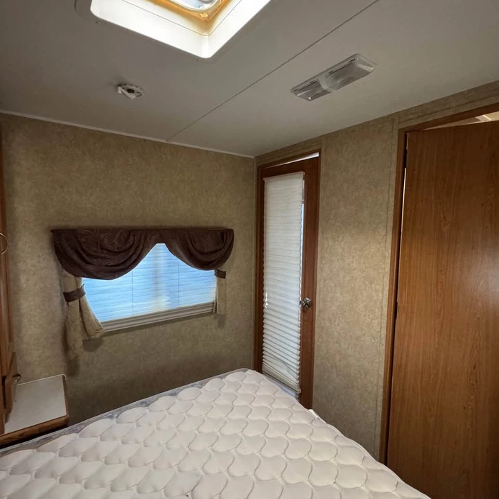 2010 Forest River - Image 12 of 17