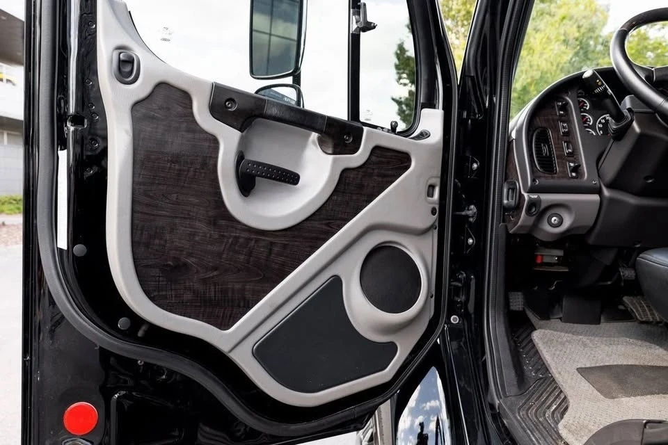 2010 Freightliner - Image 13 of 20