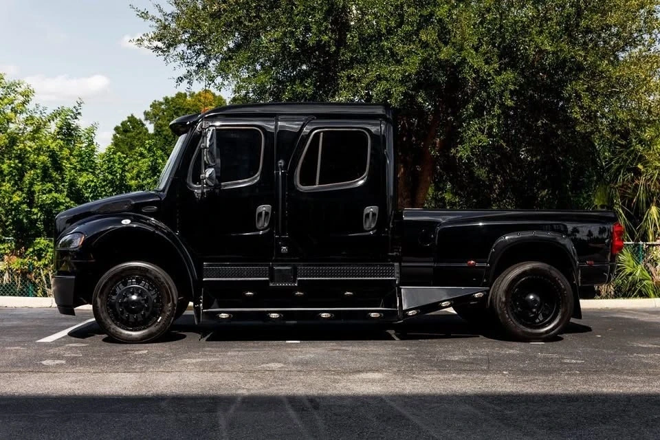 2010 Freightliner - Image 2 of 20