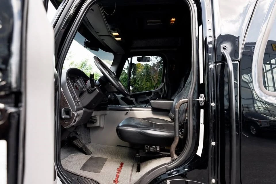 2010 Freightliner - Image 14 of 20