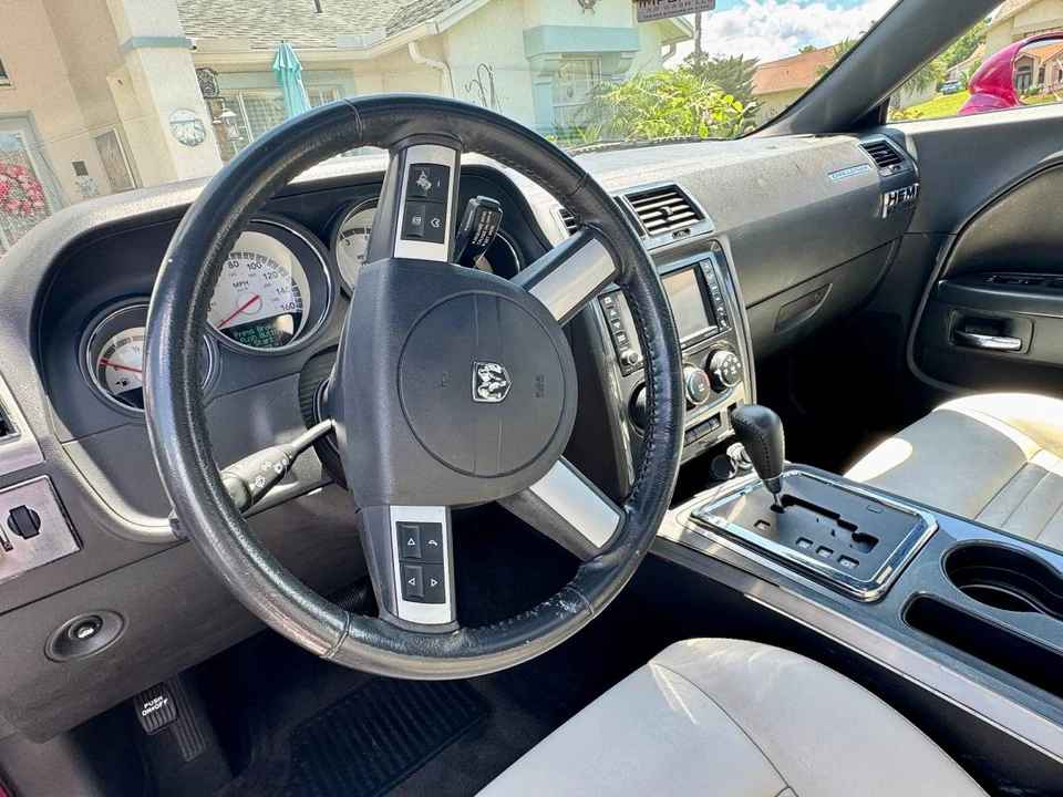 2010 Dodge Challenger 3rd Gen - Image 6 of 17